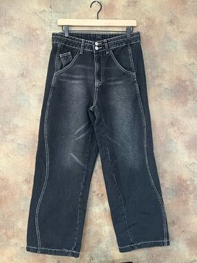 Relaxed Black Men's Jeans with Contrast Stitching
